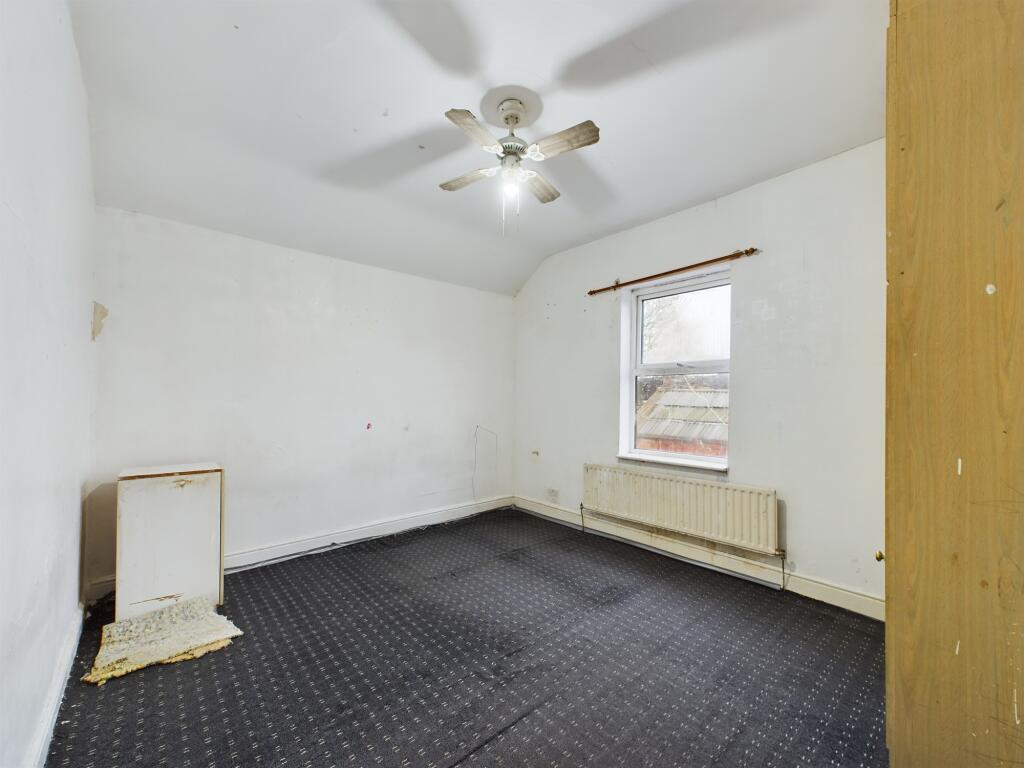 CAM03860G0-PR0112-STILL008