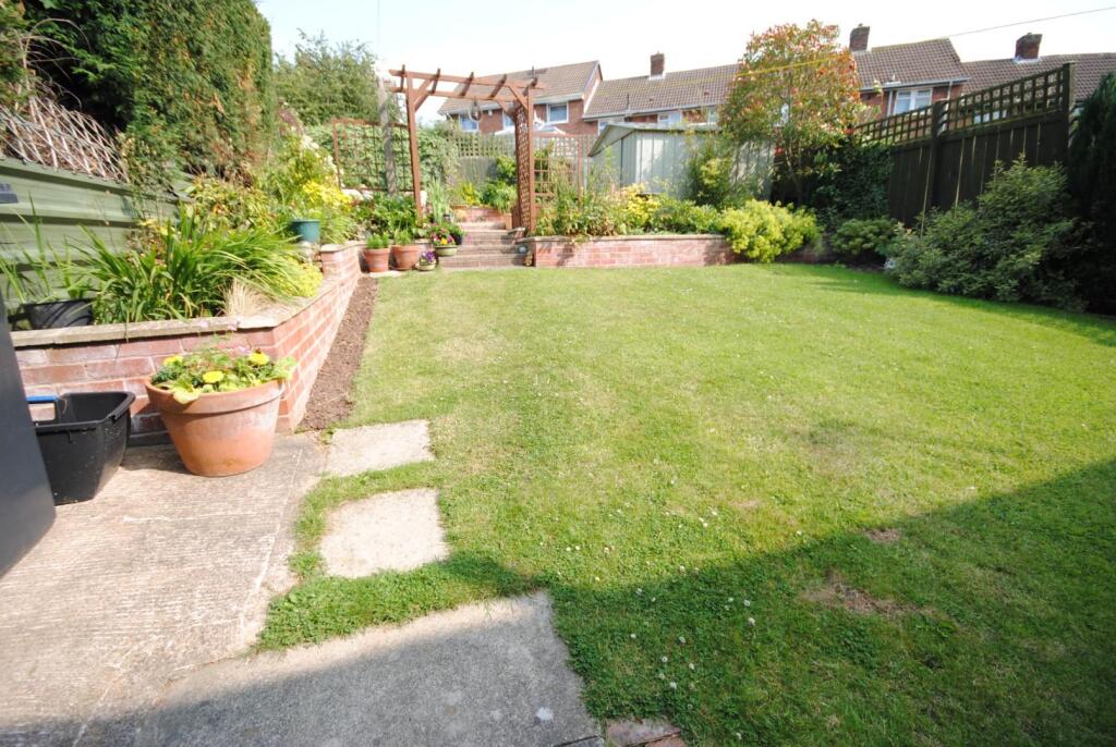 REAR GARDEN 01.jpg