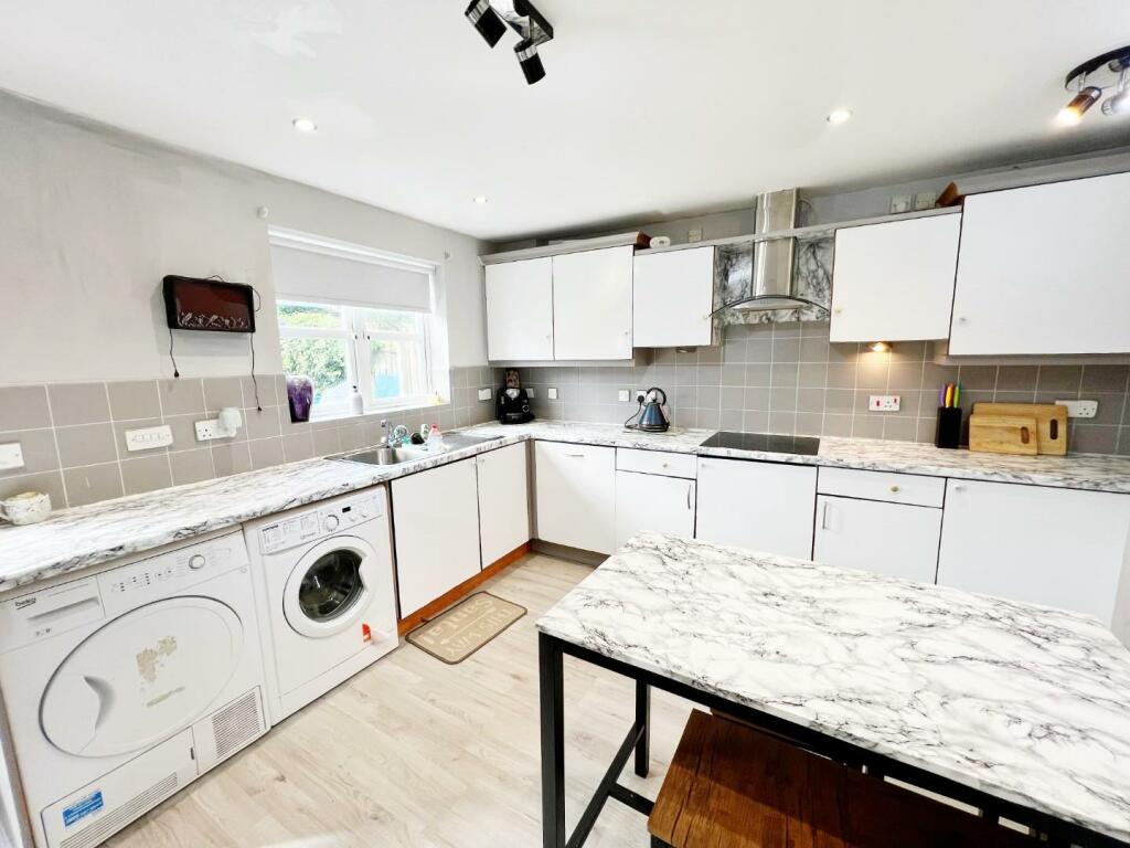 Kitchen pic 5.jpg