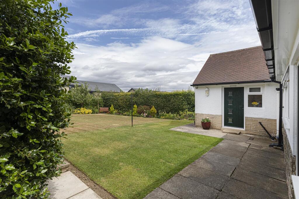 Bramleys Estate Agents - Gernhill Avenue - Fixby (