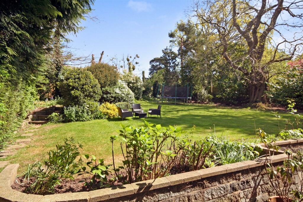 Gardendp_dp_9950330.jpg