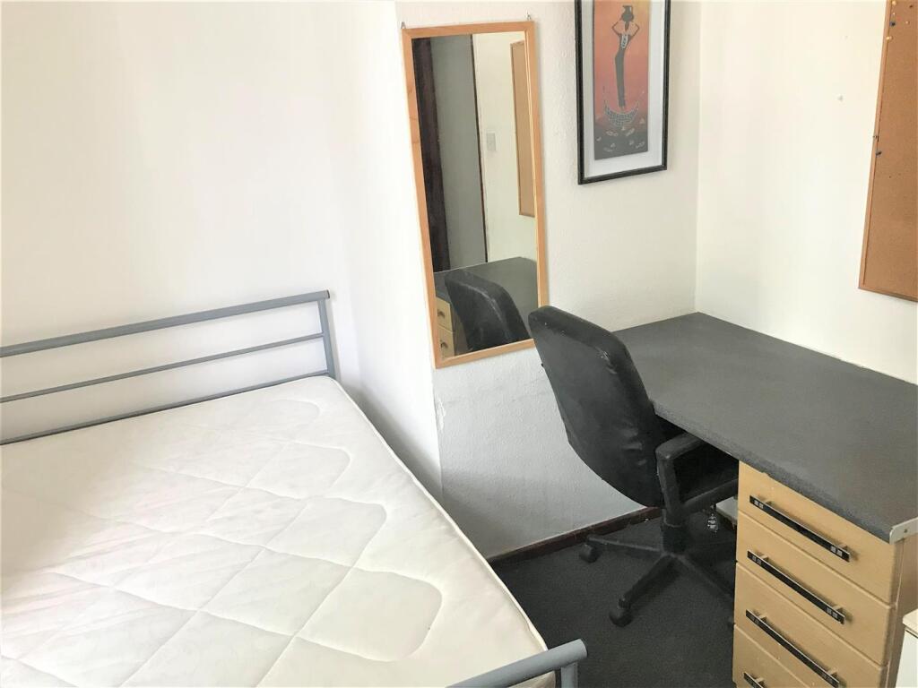 BEDROOM.jpg