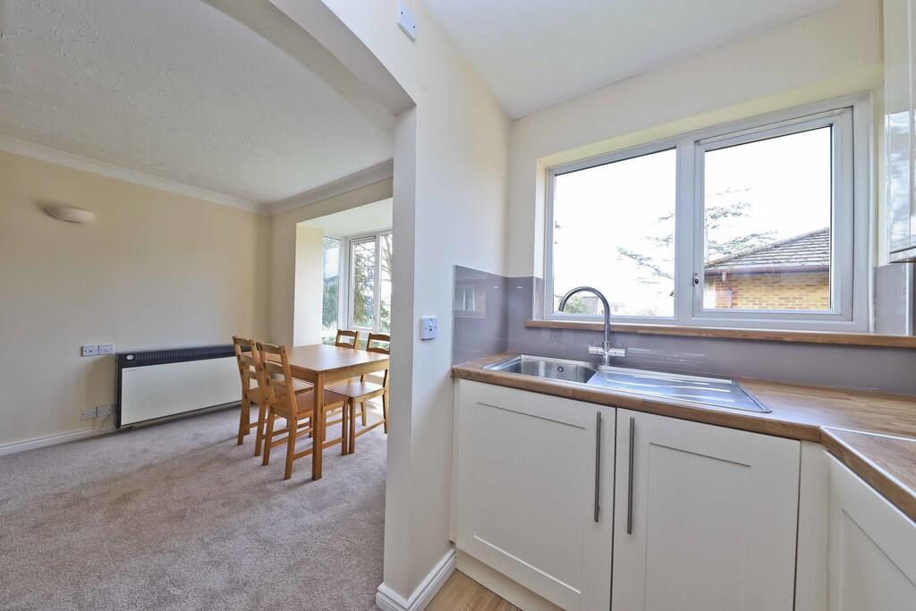 16 Maple Court (7...