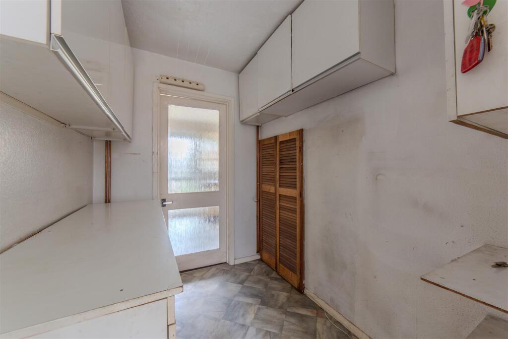 27 Manorbier Drive-16.jpg