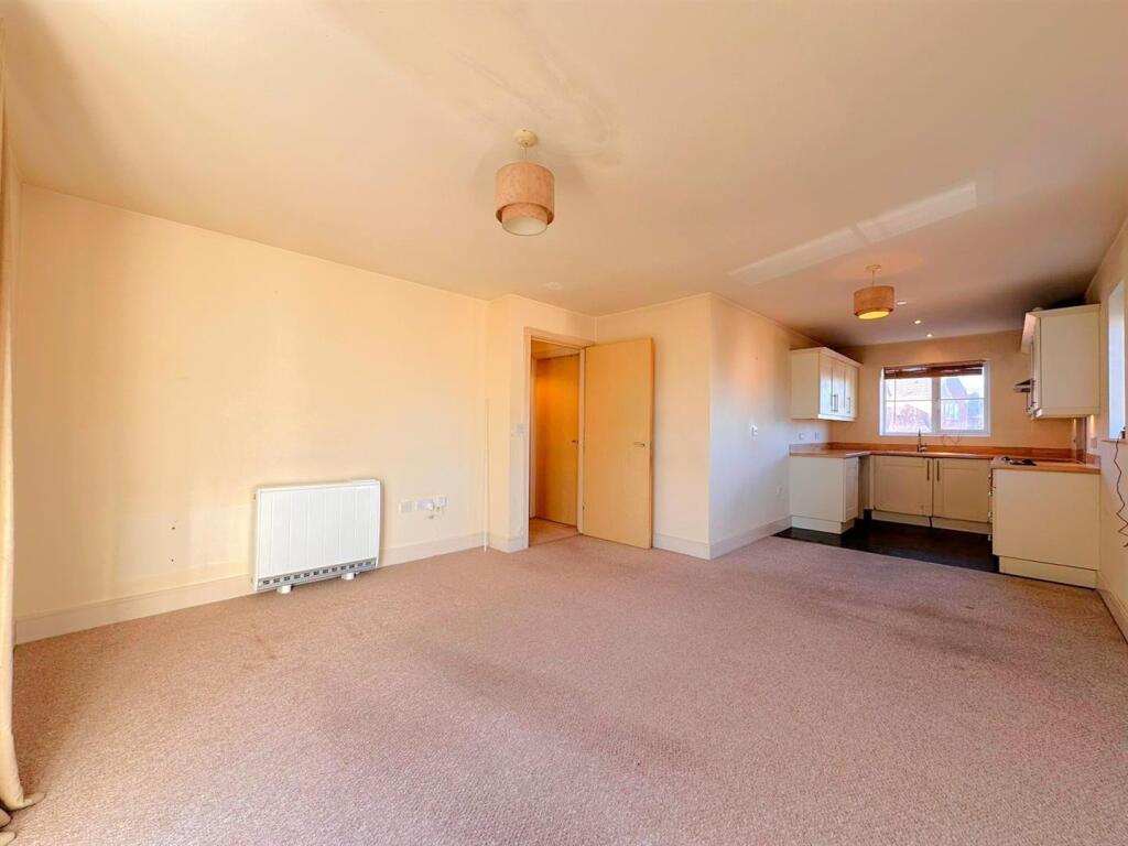 LOUNGE / KITCHEN / DINER