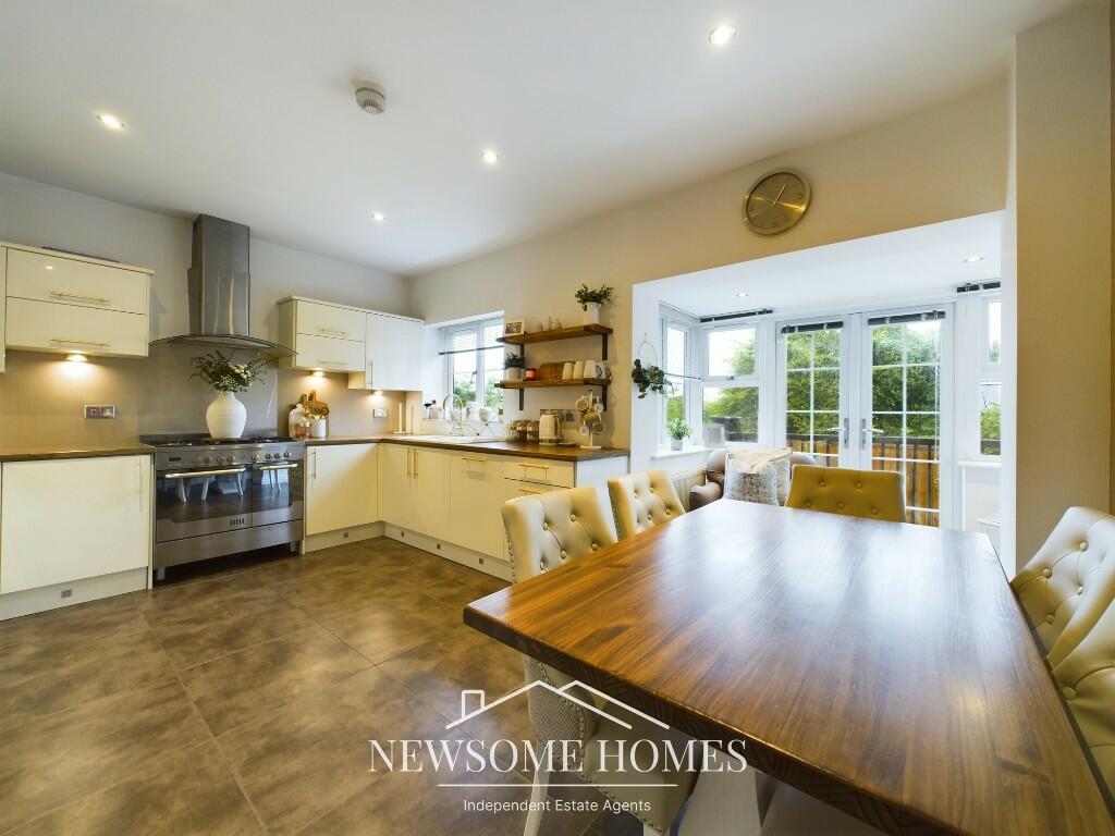Kitchen/ Dining Room
