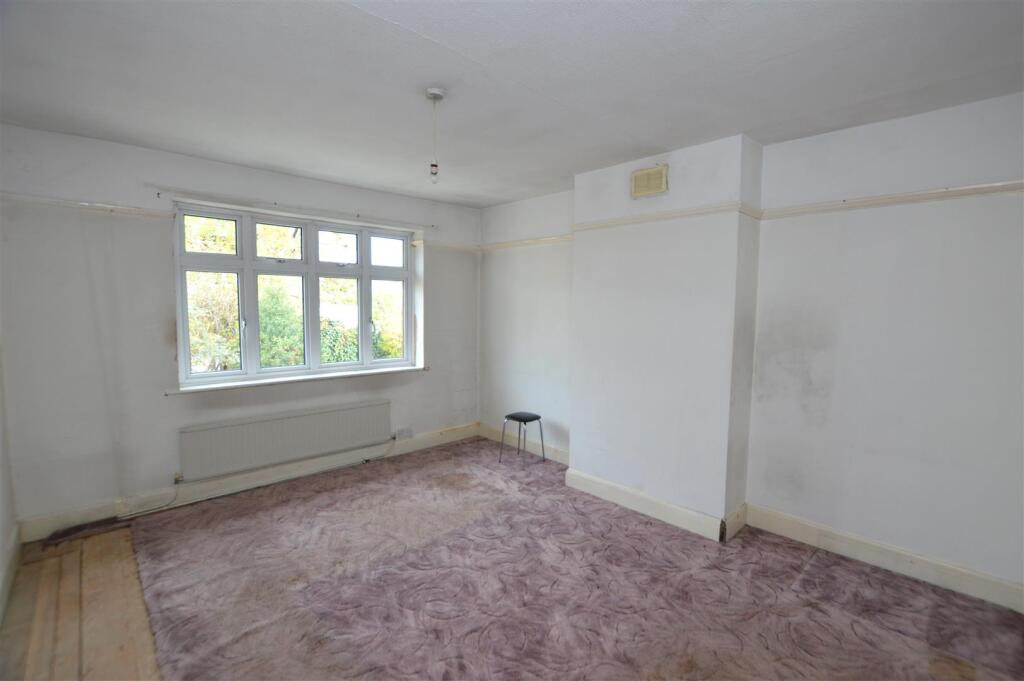 34 Whitton Dene bed 2.JPG