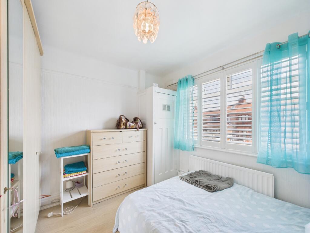 CAM02386G0-PR0135-STILL024