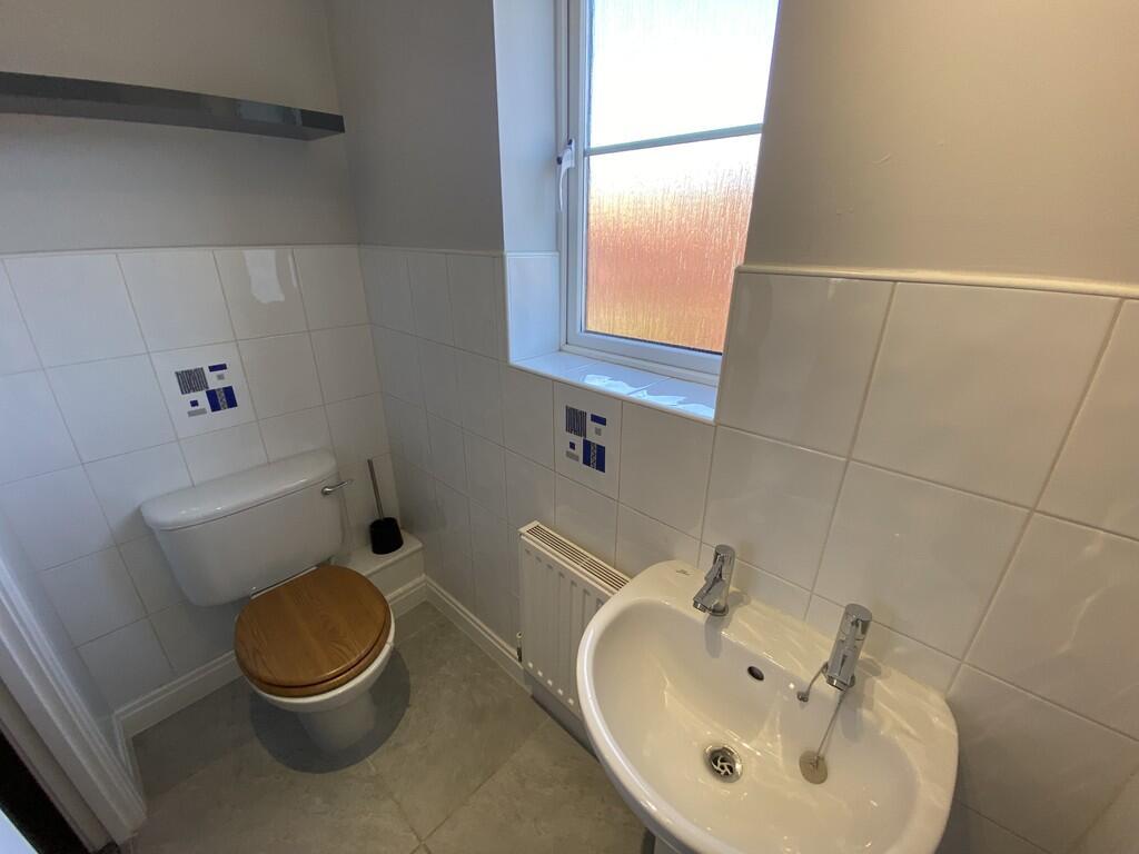 Front en-suite 2