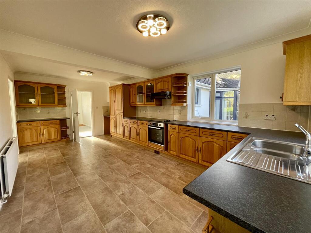 KITCHEN DINING ROOM