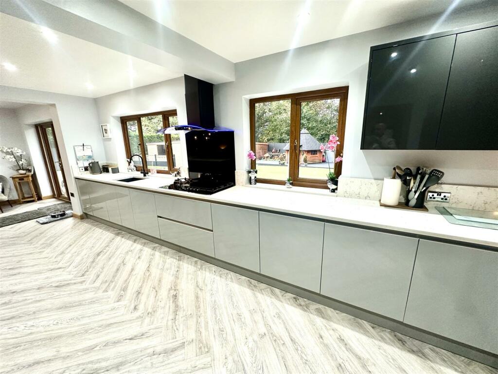 KITCHEN/FAMILY/DINING ROOM