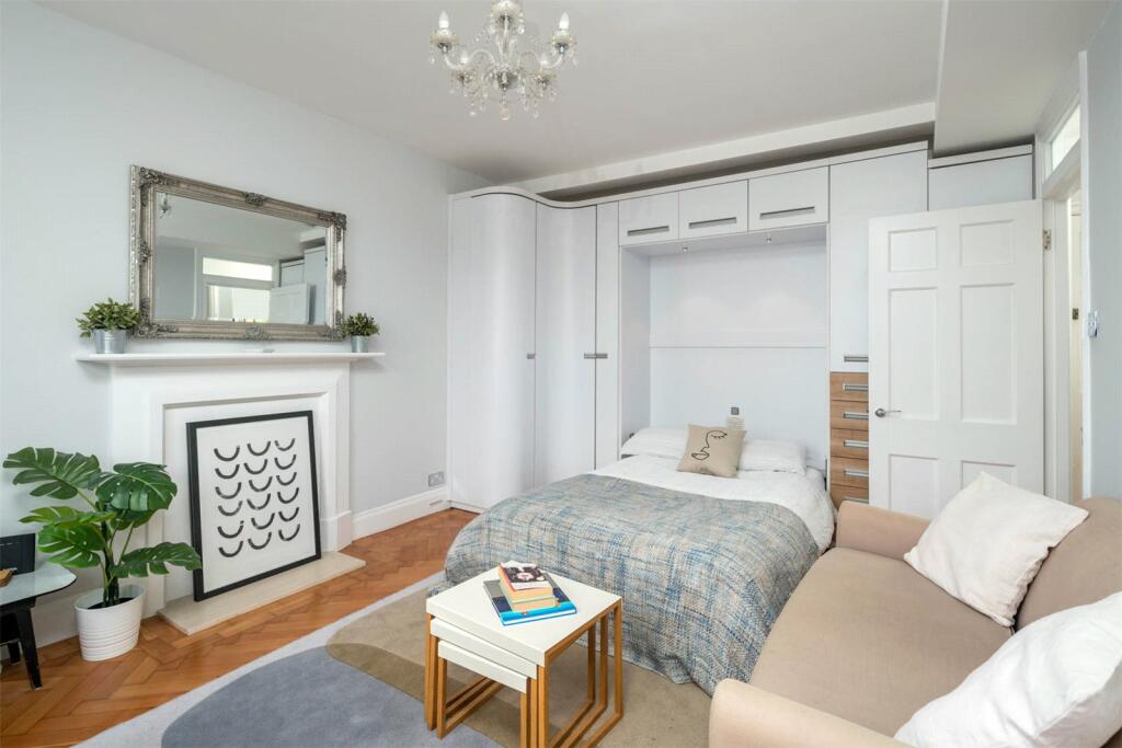 Studio Room