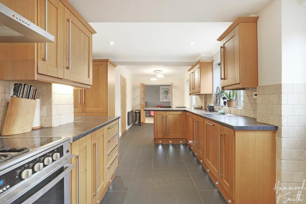 Kitchen/ Breakfast Room