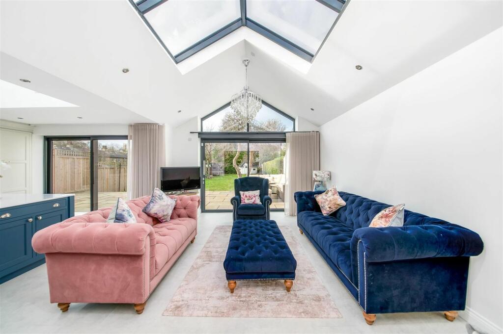 SITTING AREA, DINING AREA, BREAKFAST LOUNGE, AND K