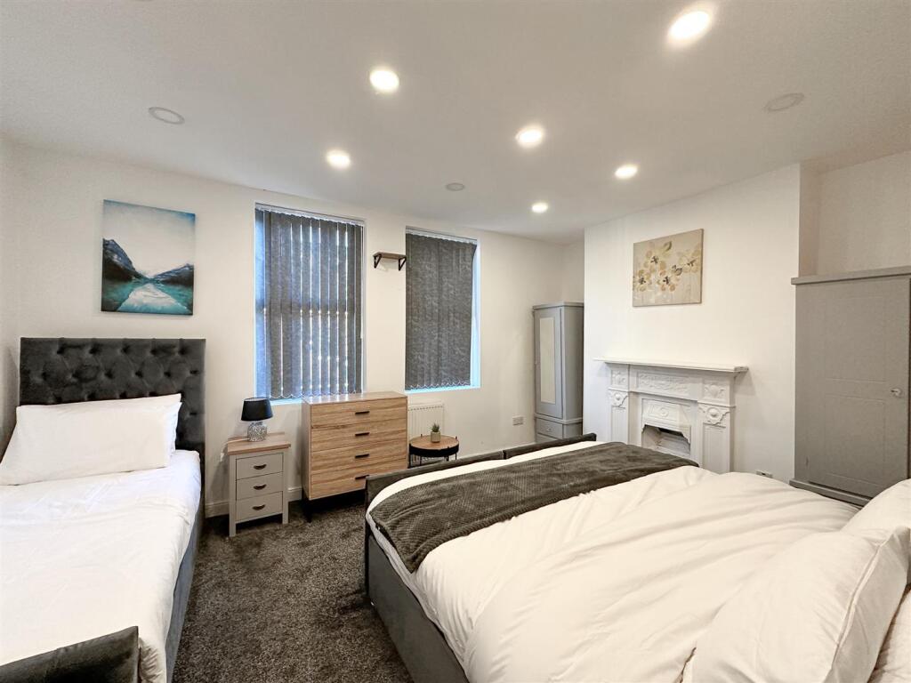 Staycasa Accommodation Manchester Carrill  2024AUG