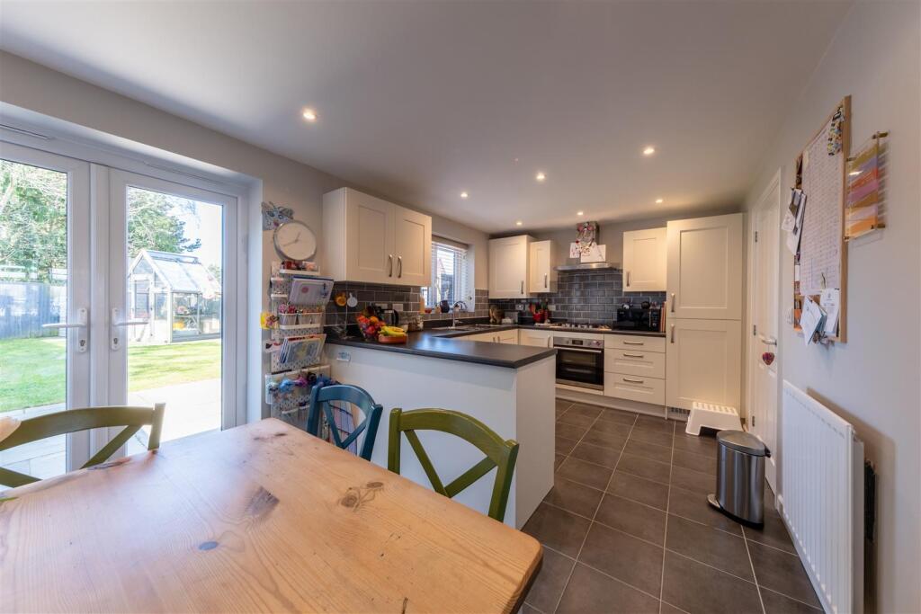 15 Wavell Way-005.jpg