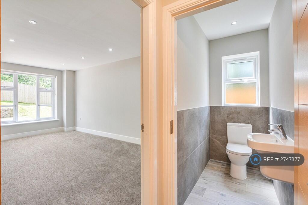 Lounge &amp; Ground Floor Toilet