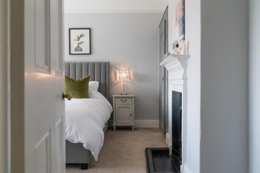 Bedroom 2-2.jpg