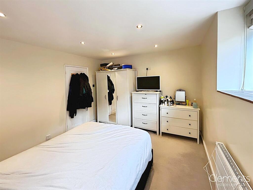 a3d62b50-BED 201 203.jpg