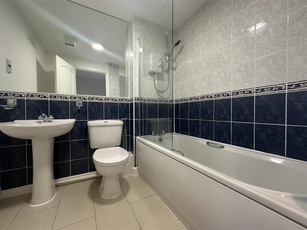 Bathroom 1.jpg