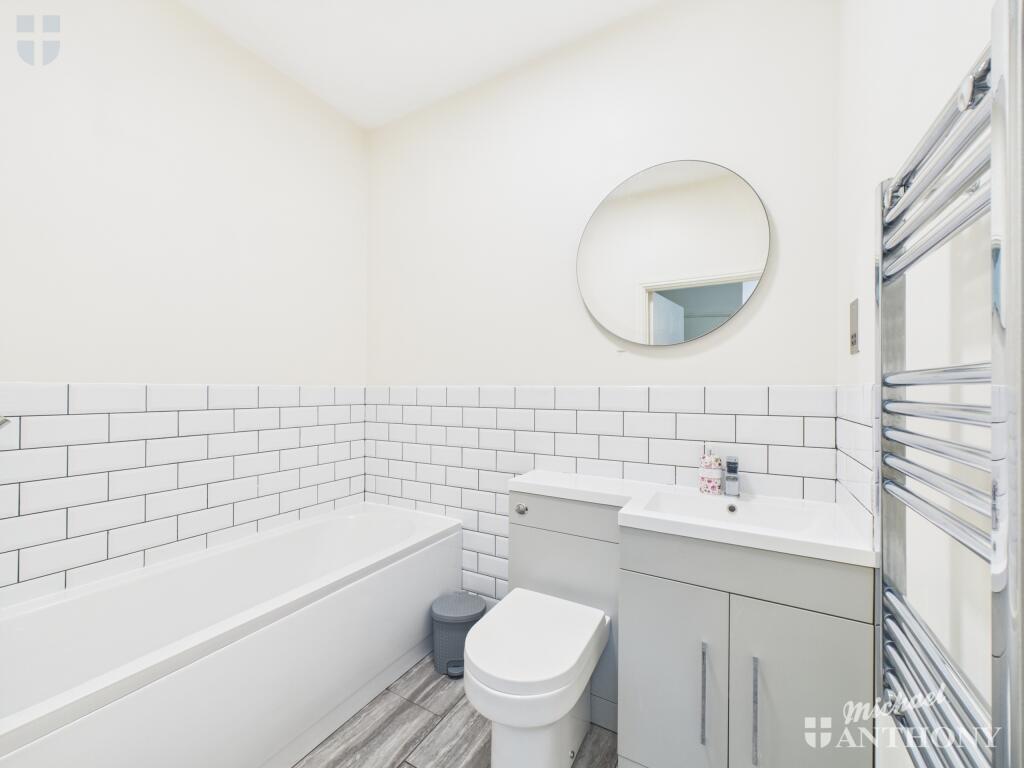 CAM03218G0-PR0590-STILL005