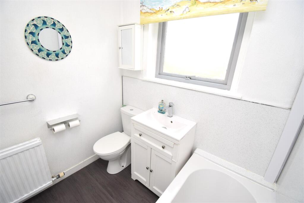 BATHROOM (3).JPG