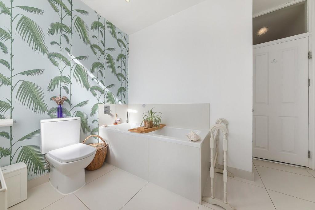 Bathroom (3).jpg