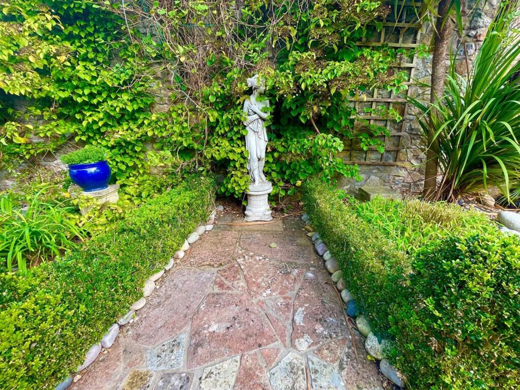 Garden 2.jpg