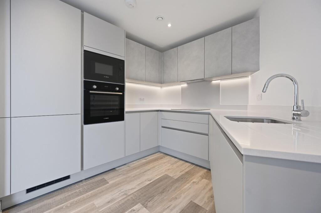 RC- bejoux court- flat 5 - kitchen 3 (1).JPG