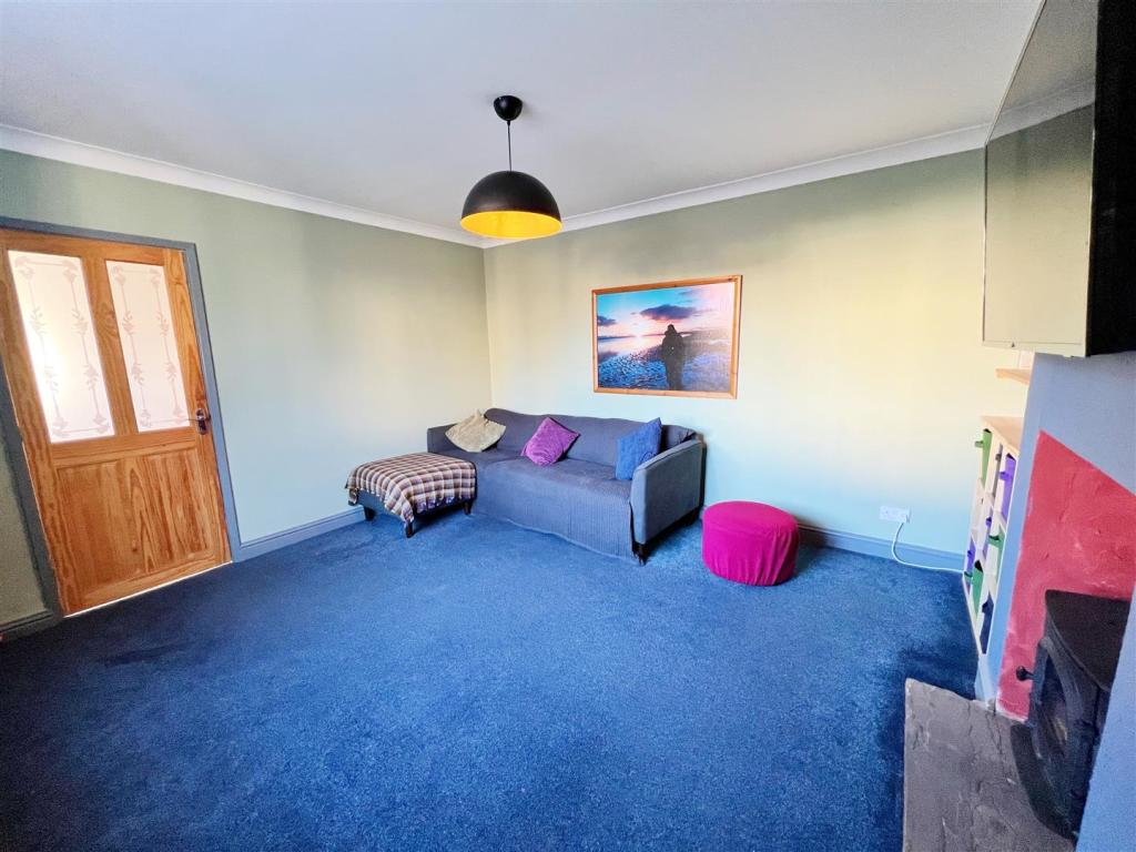 Lounge 2.jpg