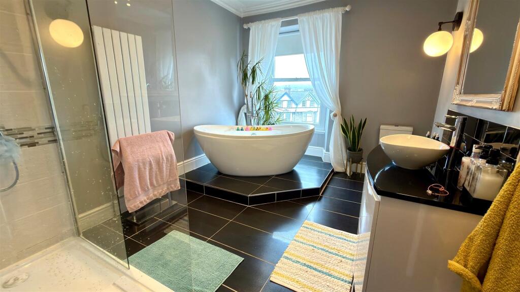 4-PIECE BATHROOM