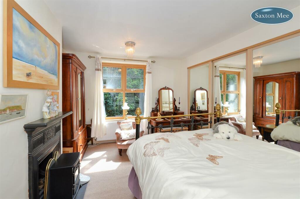 bedroom 2 b.jpg