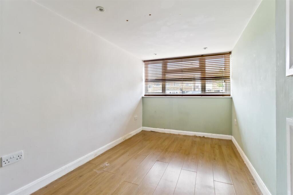 14 Willow Crescent-007.JPG