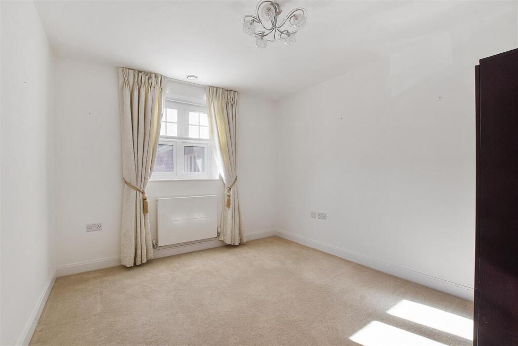 03-df22GCMCS - 28 Mountbatten House - Bedroom -Ori