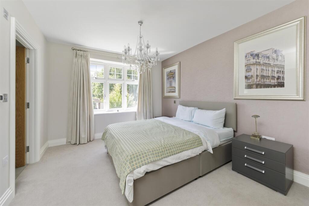 6-Coplestone-Chase-Cranley-Road-Guildford-GU1-2JW-