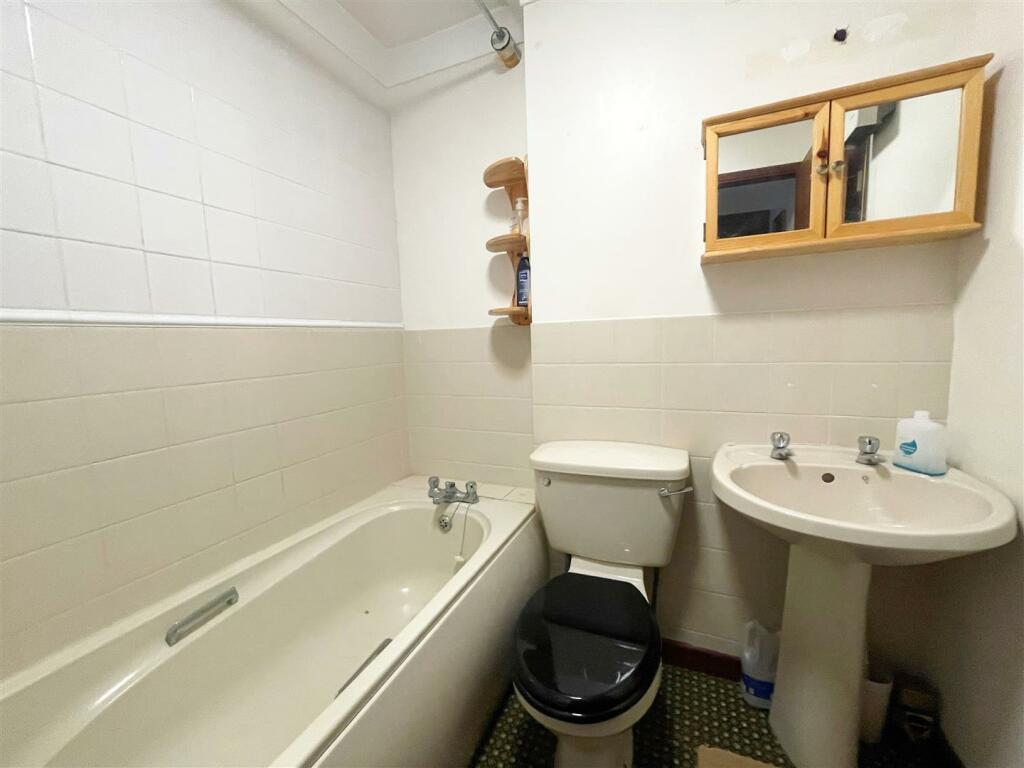 Bathroom.jpg