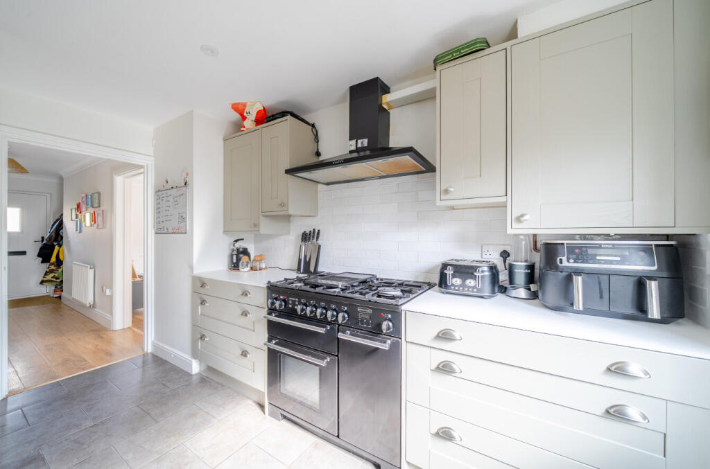 1348371-7-68b7039...