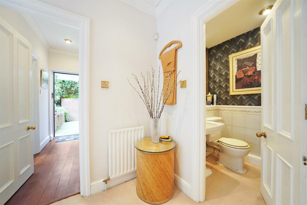 Guest cloakroom