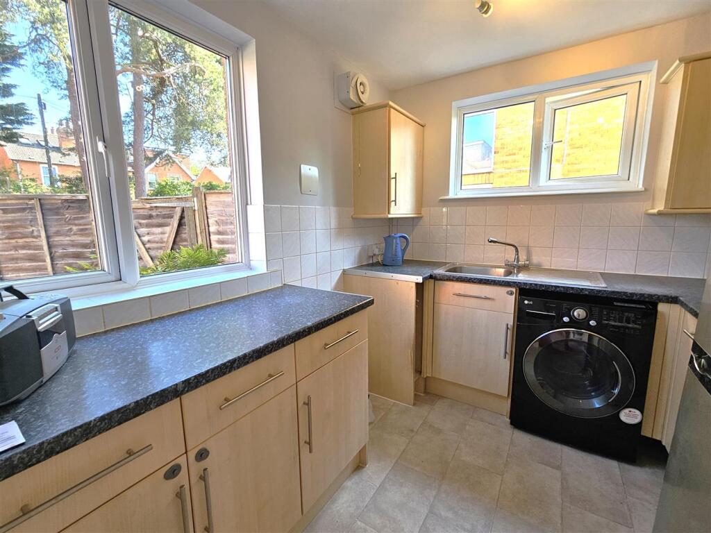 Kitchen2.jpg