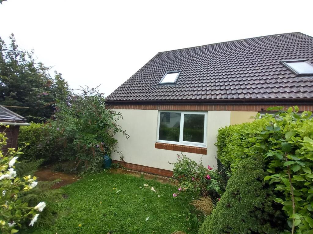 4 Ciopper Close Ext 2.jpg