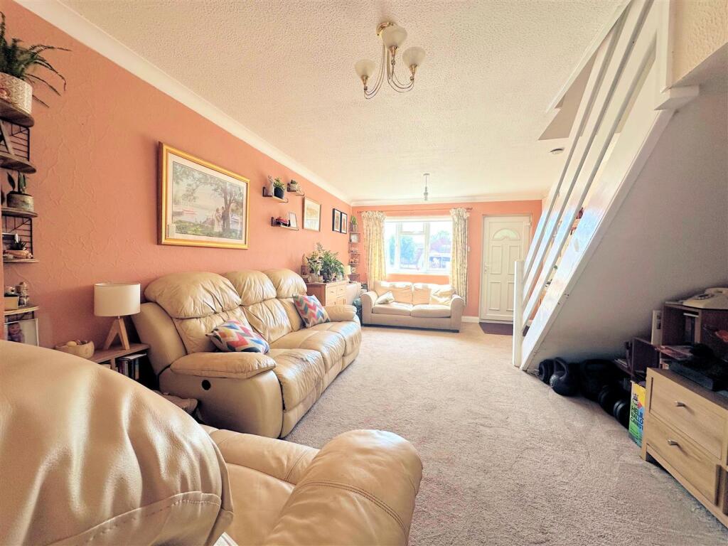Sitting room 1.jpg
