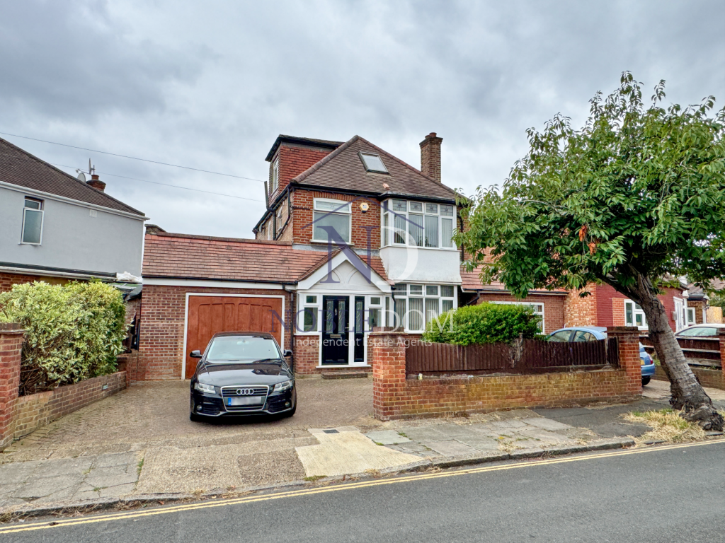 4 BEDROOM DETACHED HOUSE IN ISLEWORTH