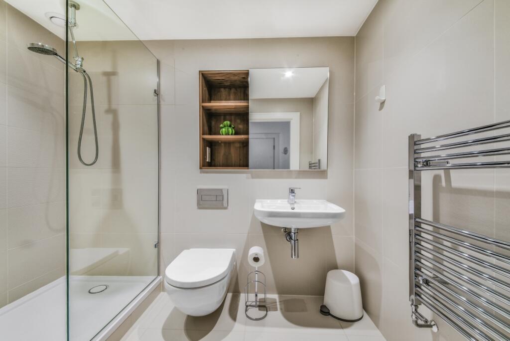 Main bathroom