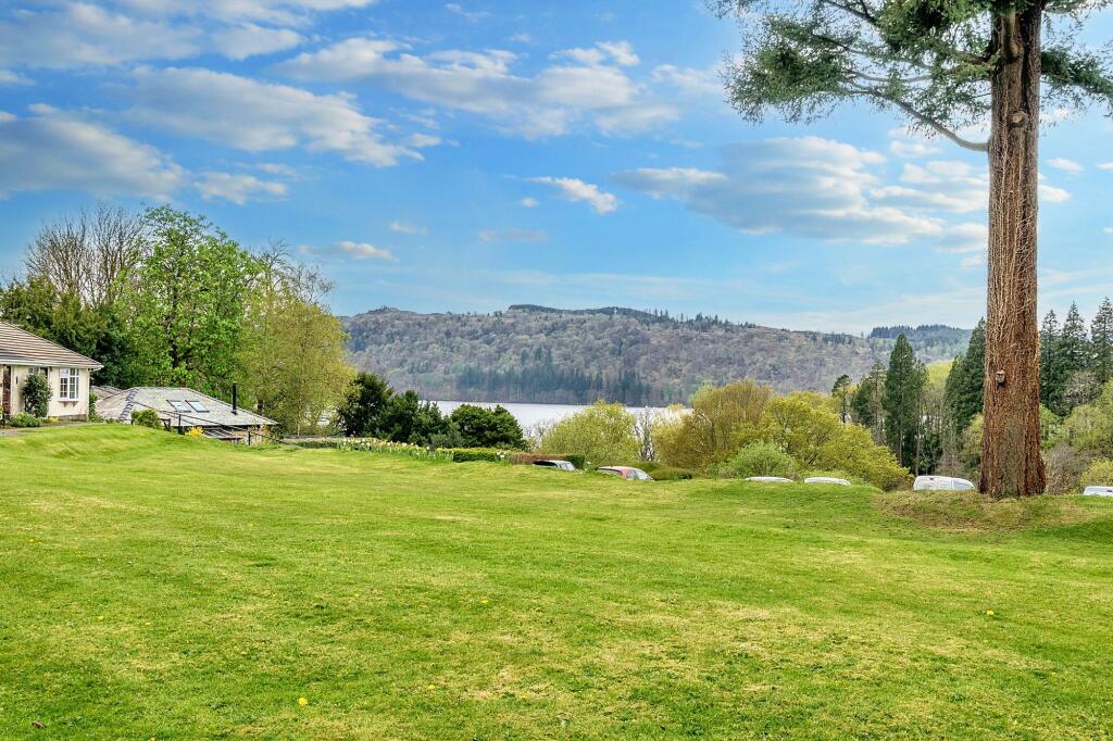 Communal Gardens &amp; Lake Views