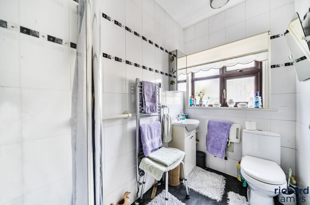 04268b136c5f44489281f5c4eb12e991