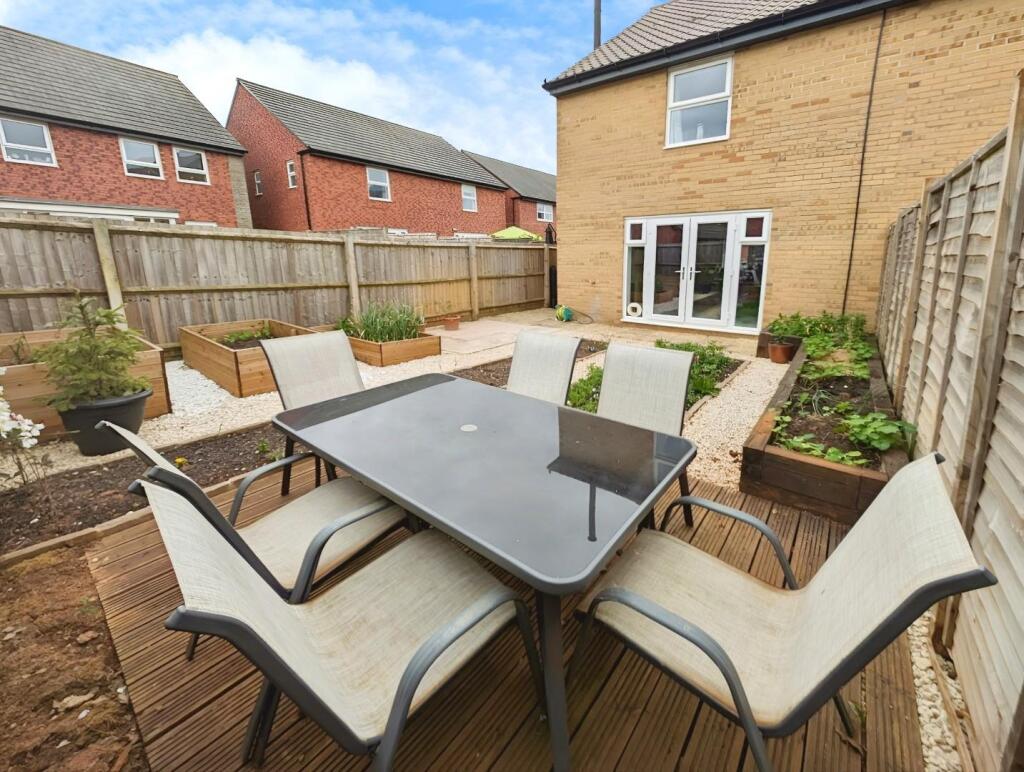 5f9c420a-patio.jpg