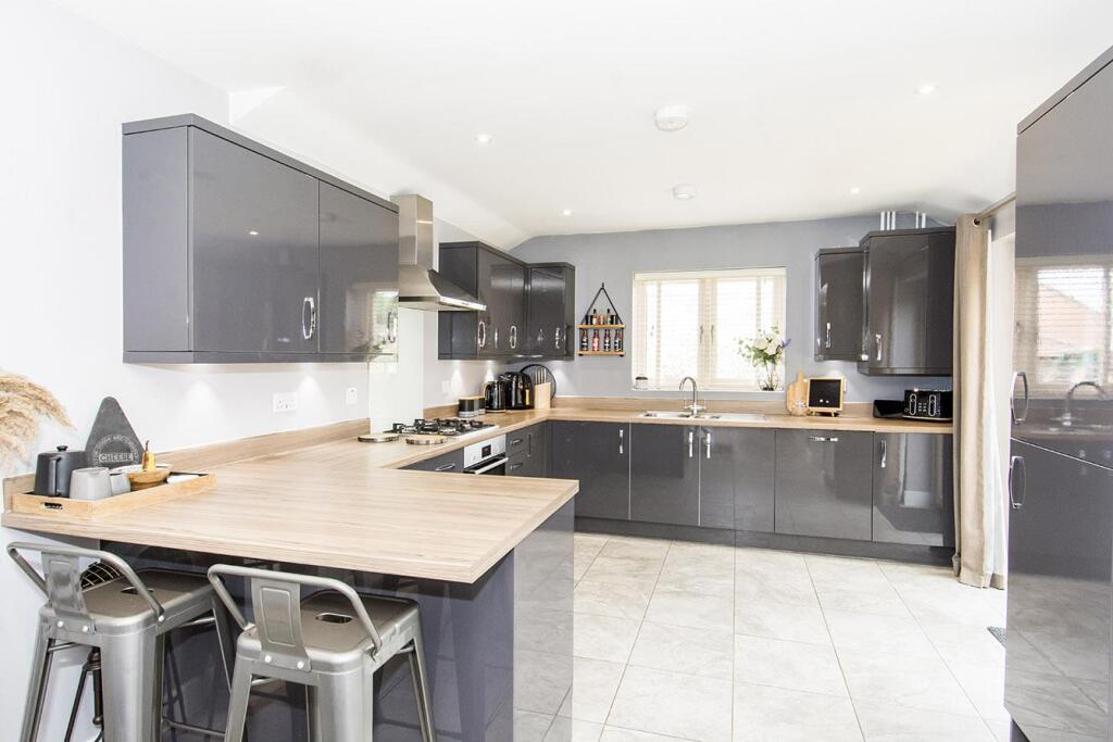 Dining kitchen