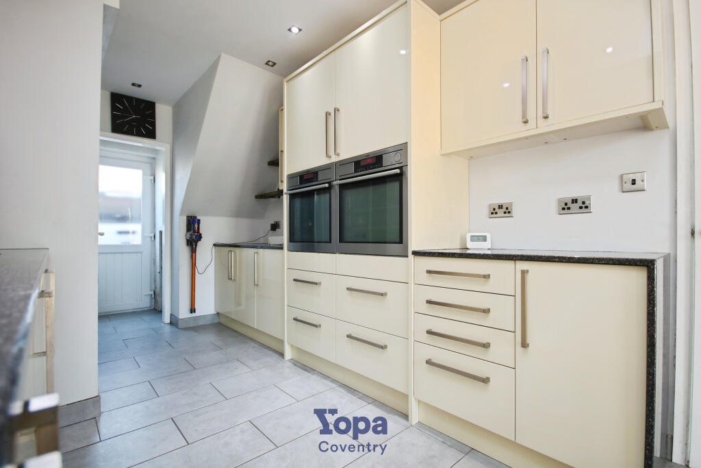 3a0b069b-Kitchen 204.JPG