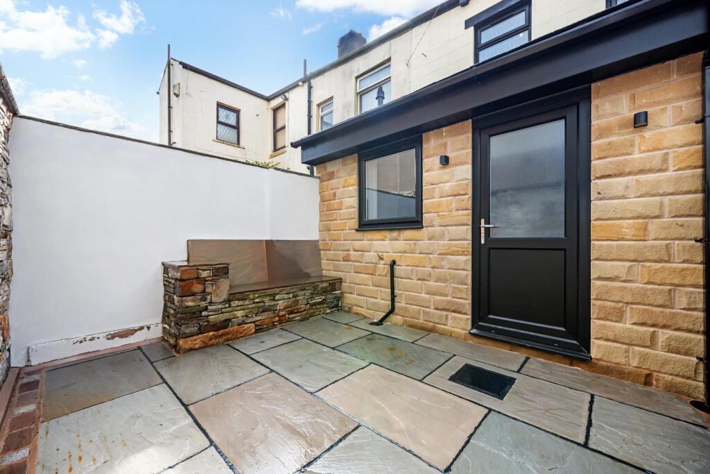 46 Marsh House Lane External-5.jpg