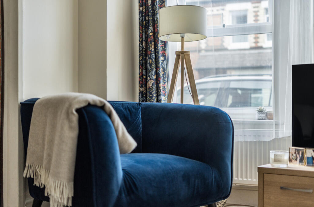 1353832-7-68c2f76...